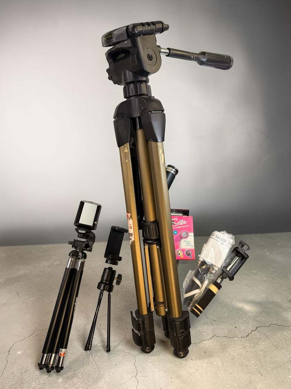 Dynex Camera Tripod Bundle with Targus TG-42TT Mini Tripod, Selfie Stick, and 3-